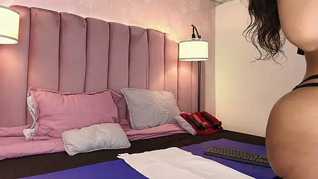 Snapshot of HallyBans chatting on March 5, 2026, 7:10 pm HallyBans online show from March 5, 2026, 7:10 pm