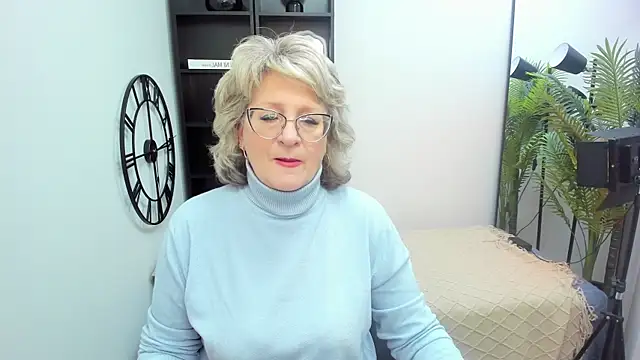 EvelynJoyful online show from May 4, 2026, 5:22 am