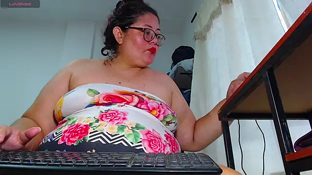 ashelymalefica online show from June 22, 2026, 9:01 pm