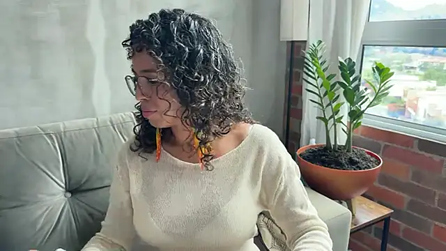 illaroom online show from February 24, 2025, 6:58 pm