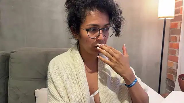 illaroom online show from October 22, 2025, 10:41 pm