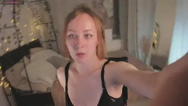 Snapshot of LilianKroft chatting on June 3, 2026, 12:28 pm LilianKroft online show from June 3, 2026, 12:28 pm