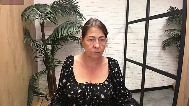 LindaPassionate online show from June 12, 2026, 1:09 pm