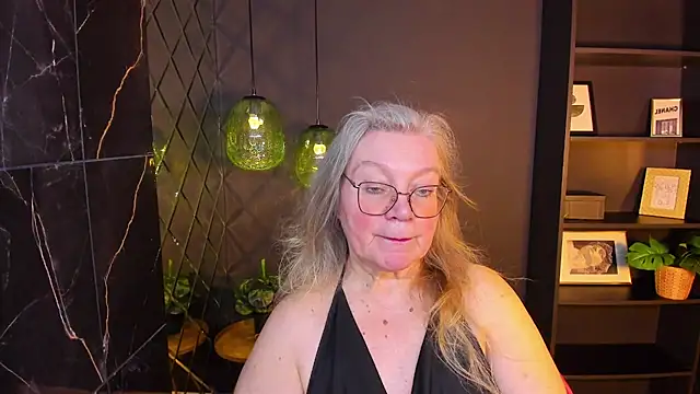 NataliMellow online show from April 6, 2026, 1:12 pm