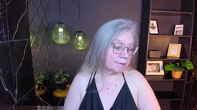 NataliMellow online show from May 6, 2026, 1:04 pm