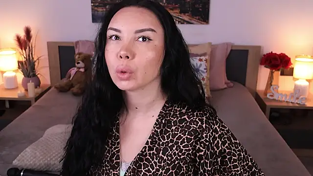 Snapshot of Leila__Sweet chatting on October 2, 2025, 5:00 am Leila Sweet online show from October 2, 2025, 5:00 am