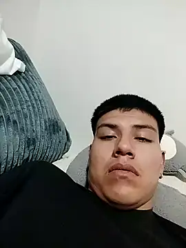 Snapshot of mikeeeeeell chatting on December 23, 2025, 4:23 am mikeeeeeell online show from December 23, 2025, 4:23 am