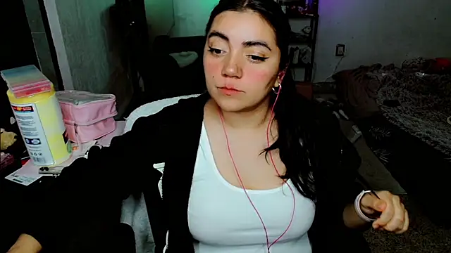 CuteCumSlut666 online show from September 17, 2025, 8:33 pm