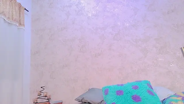 cristinapuerta  online show from June 19, 2026, 11:38 am