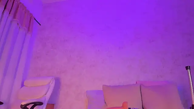 Snapshot of cristinapuerta_ chatting on February 28, 2026, 11:43 am cristinapuerta online show from February 28, 2026, 11:43 am