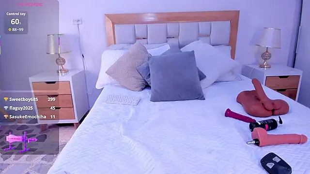 cristinapuerta  online show from September 30, 2025, 11:49 am