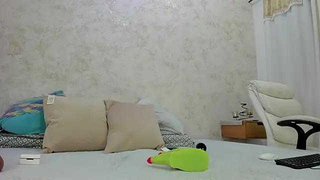 Snapshot of cristinapuerta_ chatting on February 9, 2026, 11:41 am cristinapuerta online show from February 9, 2026, 11:41 am