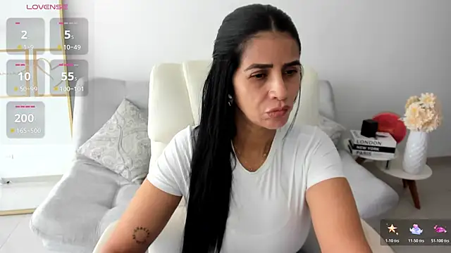Snapshot of renata_t_ chatting on July 2, 2026, 5:08 pm renata t online show from July 2, 2026, 5:08 pm