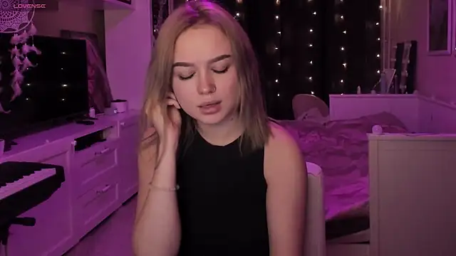 MaryDreaminess online show from December 15, 2024, 4:04 pm