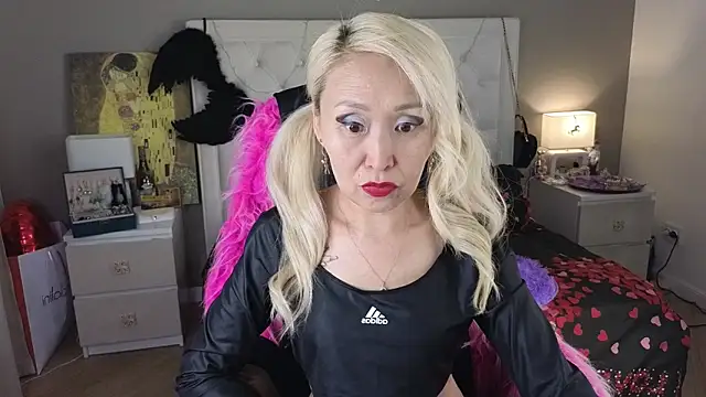 RoxalanaStar online show from June 13, 2026, 2:26 pm
