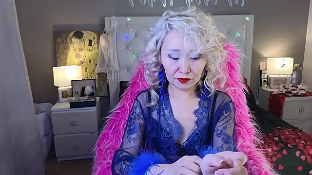 RoxalanaStar online show from February 17, 2026, 10:18 pm