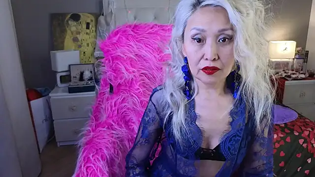 RoxalanaStar online show from February 18, 2026, 11:12 pm