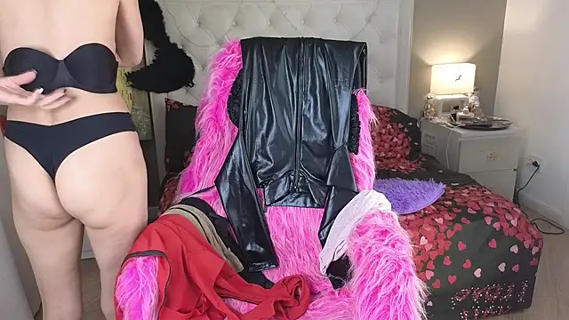 RoxalanaStar online show from June 27, 2026, 9:10 pm