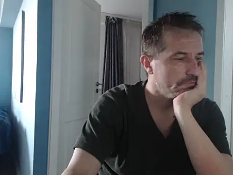 Snapshot of MisterFaithRO chatting on May 26, 2026, 6:44 am MisterFaithRO online show from May 26, 2026, 6:44 am