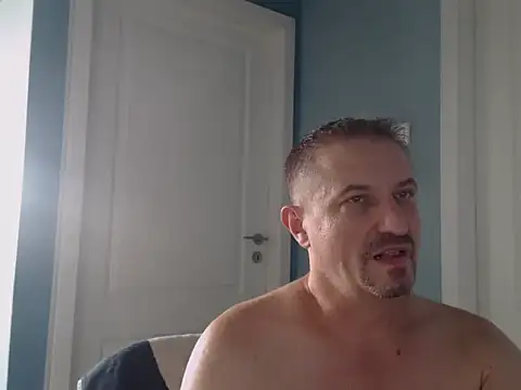 Snapshot of MisterFaithRO chatting on August 6, 2026, 12:44 pm MisterFaithRO online show from August 6, 2026, 12:44 pm