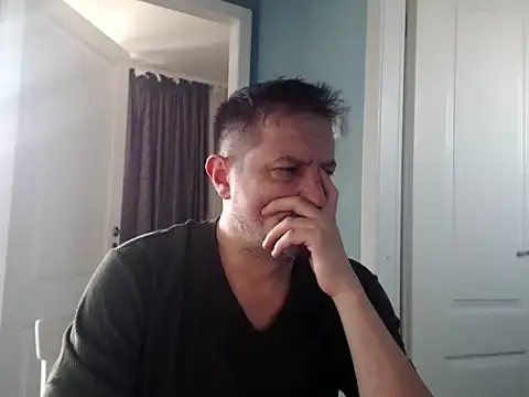 Snapshot of MisterFaithRO chatting on April 20, 2026, 12:08 pm MisterFaithRO online show from April 20, 2026, 12:08 pm