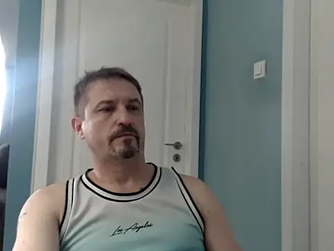 Snapshot of MisterFaithRO chatting on May 5, 2026, 1:58 pm MisterFaithRO online show from May 5, 2026, 1:58 pm