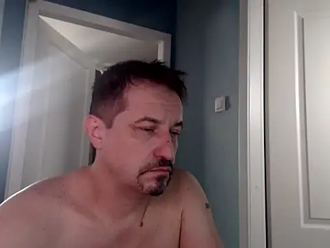 Snapshot of MisterFaithRO chatting on May 10, 2026, 9:24 am MisterFaithRO online show from May 10, 2026, 9:24 am