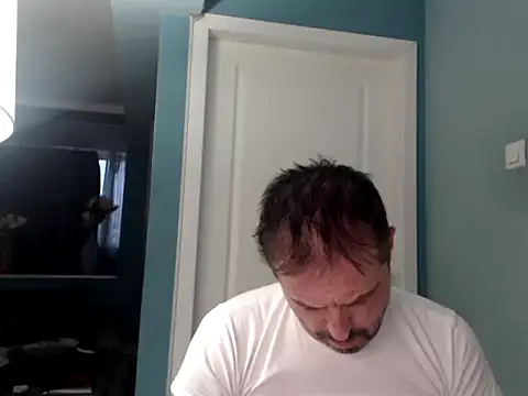 Snapshot of MisterFaithRO chatting on April 29, 2026, 5:17 pm MisterFaithRO online show from April 29, 2026, 5:17 pm