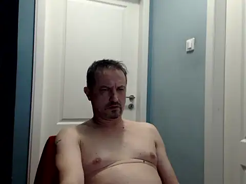 Snapshot of MisterFaithRO chatting on May 2, 2026, 9:31 pm MisterFaithRO online show from May 2, 2026, 9:31 pm