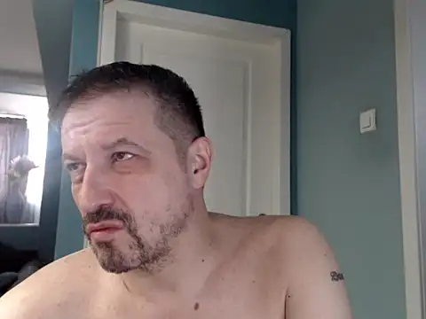 Snapshot of MisterFaithRO chatting on April 21, 2026, 4:19 am MisterFaithRO online show from April 21, 2026, 4:19 am