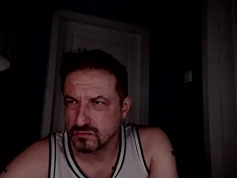 Snapshot of MisterFaithRO chatting on April 26, 2026, 11:24 pm MisterFaithRO online show from April 26, 2026, 11:24 pm