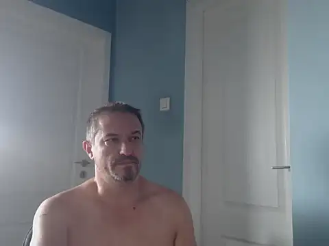 Snapshot of MisterFaithRO chatting on August 4, 2026, 7:46 am MisterFaithRO online show from August 4, 2026, 7:46 am
