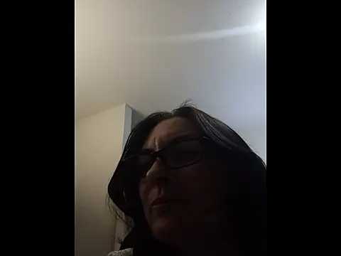 DesreRose online show from November 18, 2025, 7:00 am