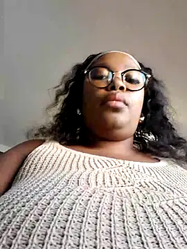 SWEETDOLLY29XX online show from October 1, 2025, 1:04 pm