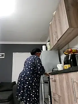 SWEETDOLLY29XX online show from September 18, 2025, 12:35 am