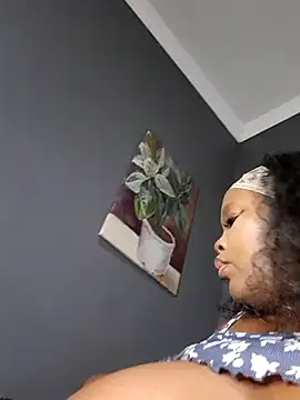 SWEETDOLLY29XX online show from October 2, 2025, 4:21 pm