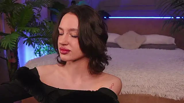 Snapshot of Devilinee chatting on March 6, 2026, 6:41 am Devilinee online show from March 6, 2026, 6:41 am