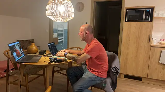 aladin740 online show from October 30, 2025, 5:32 pm