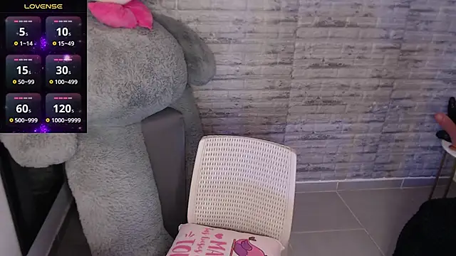 TinnaCobb online show from October 23, 2025, 4:16 pm