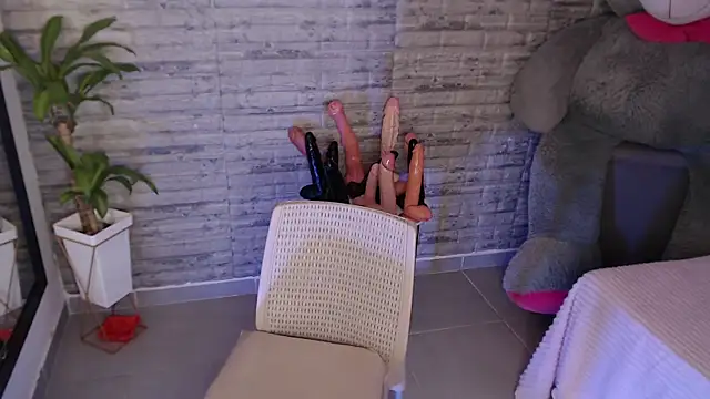 TinnaCobb online show from September 13, 2025, 1:00 pm