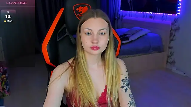 BiMolly online show from June 18, 2026, 6:35 pm