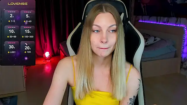 BiMolly online show from September 14, 2025, 9:04 pm