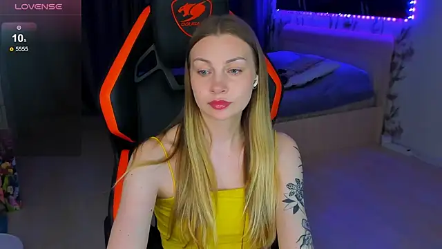 BiMolly online show from June 19, 2026, 8:14 pm