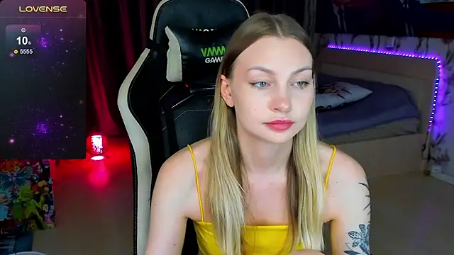 BiMolly online show from November 9, 2025, 2:32 pm