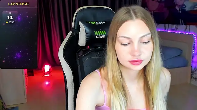 BiMolly online show from October 14, 2025, 6:30 pm