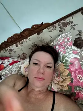  lady red  online show from October 6, 2025, 6:25 am