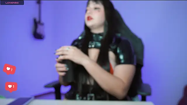 Elle online show from October 9, 2025, 11:38 pm