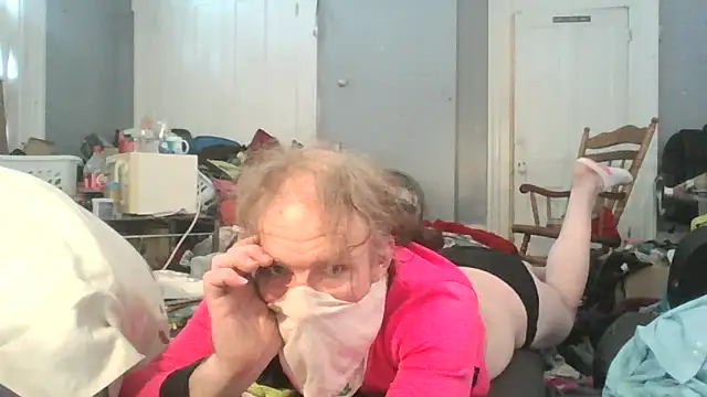 Snapshot of Valarie83 chatting on February 23, 2025, 8:44 pm Valarie83 online show from February 23, 2025, 8:44 pm