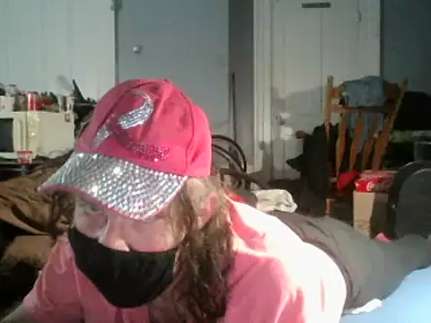 Snapshot of Valarie83 chatting on January 4, 2025, 1:10 am Valarie83 online show from January 4, 2025, 1:10 am