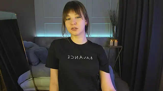 ElizaMild online show from February 20, 2025, 1:40 pm